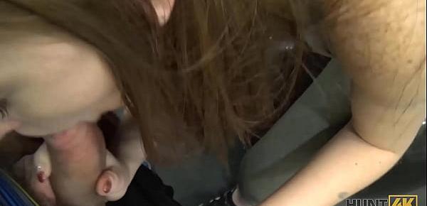 HUNT4K. Nettes Mädchen anstatt zu trainieren hat Sex im Fitnessstudio mit einem reichen Jäger